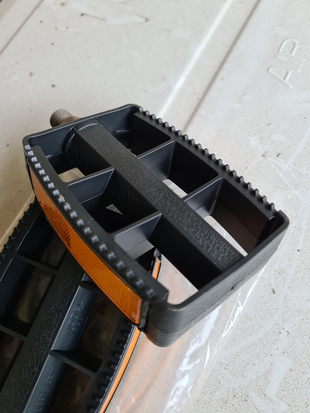 NOS - MONGOOSE Poly ratrap BLACK pedals in 1/2"