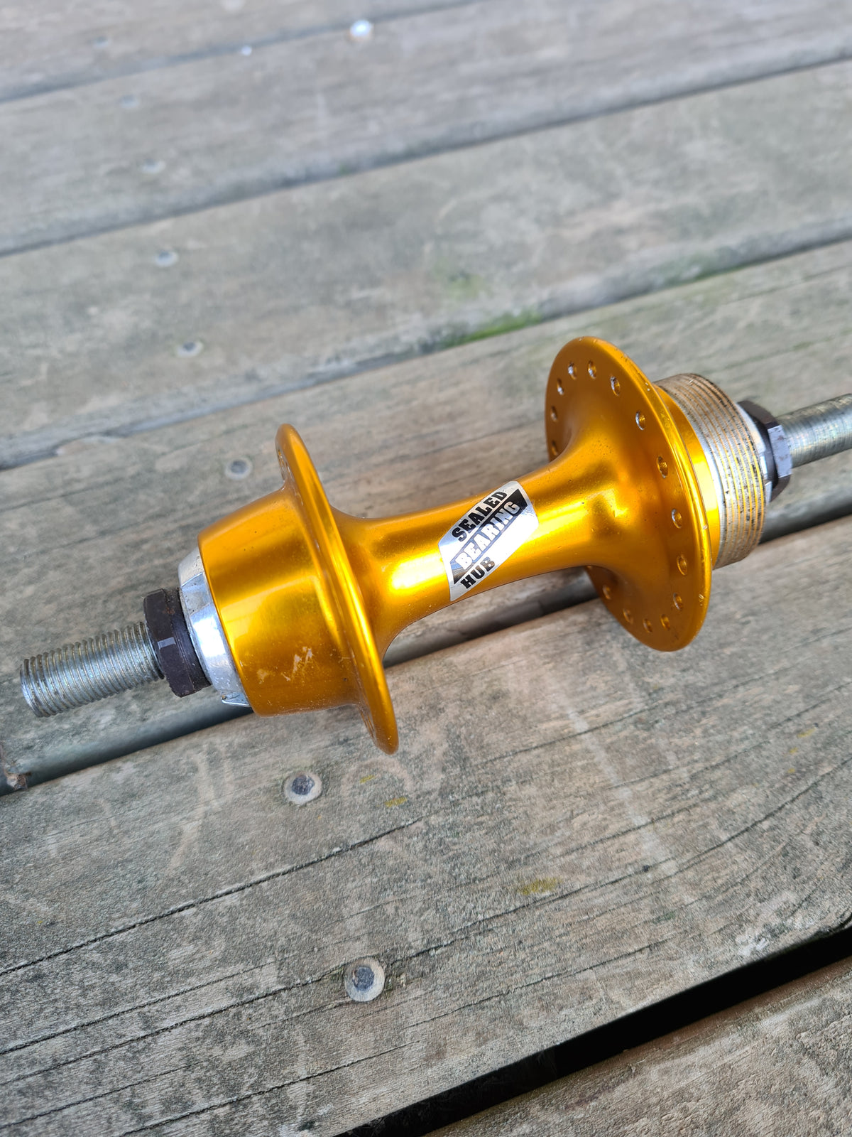 NOS - Suntour - Low Flange sealed bearing rear hub - Anno GOLD - 36H