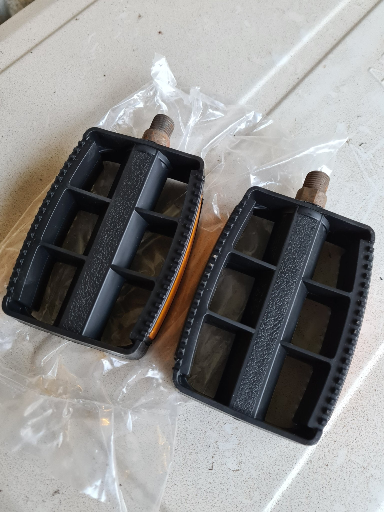 NOS - MONGOOSE Poly ratrap BLACK pedals in 1/2" - Bmx Products AU